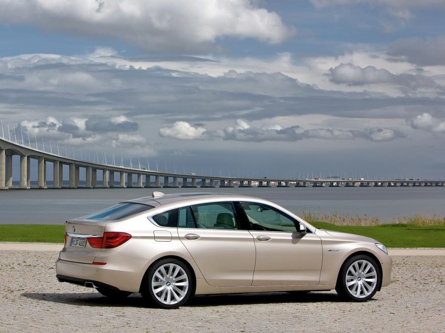  BMW 550i Gran Turismo 2009 года  (фото 17 из 22)